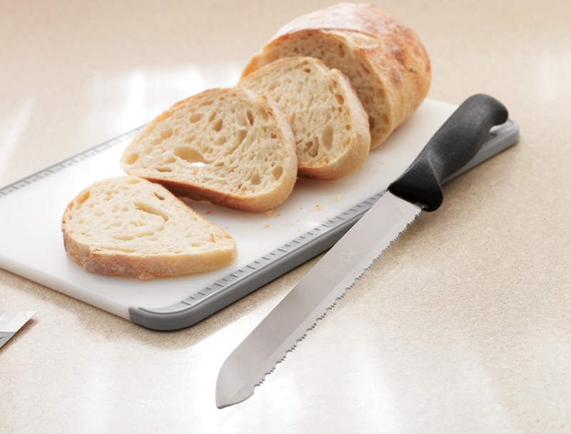 Pampered Chef Coated Bread Knife